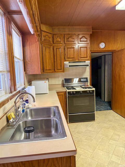 Tiny photo for 807 S Waugh Street, Kokomo, IN 46901 (MLS # 202547103)