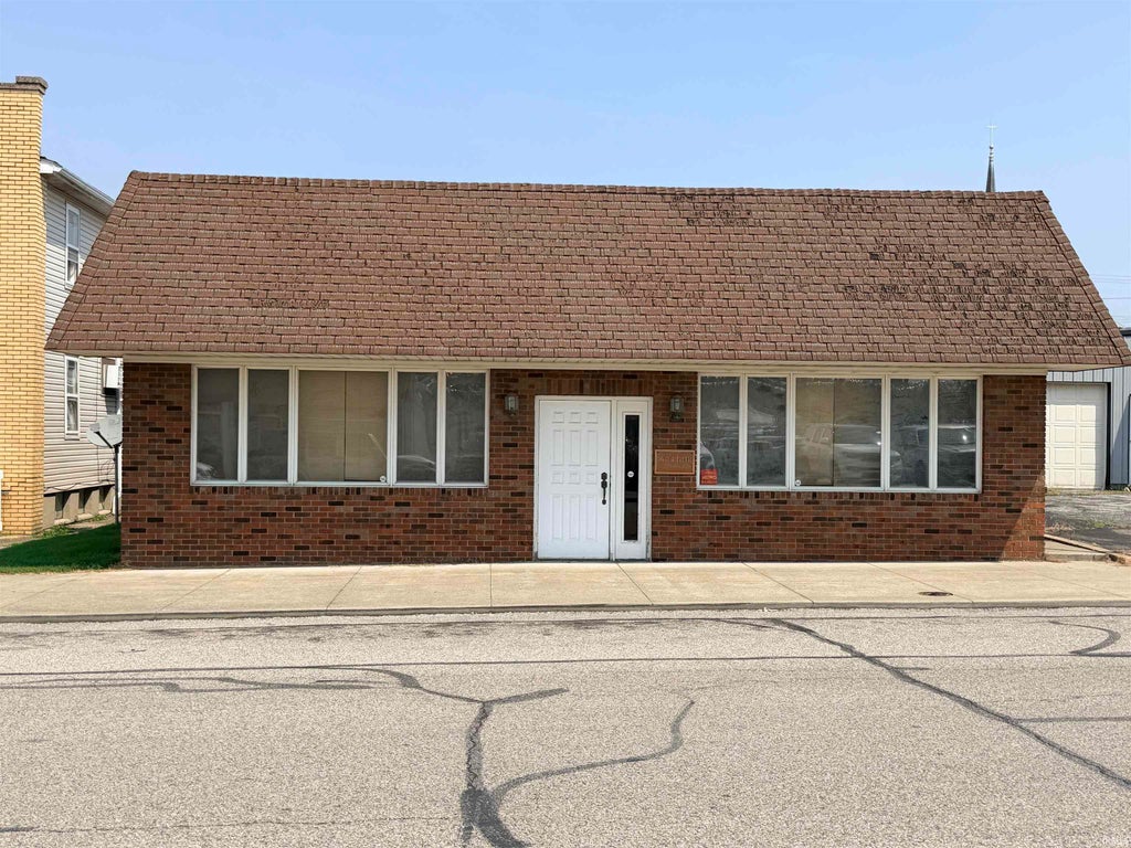Photo of 8 W Main Street, Washington, IN 47501 (MLS # 202637035)