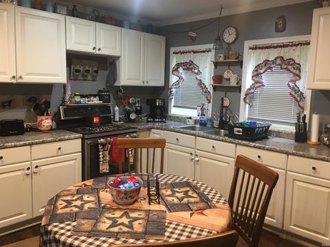 Tiny photo for 1304 E Cedar St St, Petersburg, IN 47567 (MLS # 202545483)