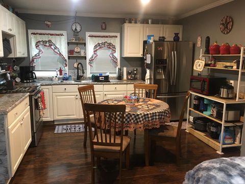 Tiny photo for 1304 E Cedar St St, Petersburg, IN 47567 (MLS # 202545483)