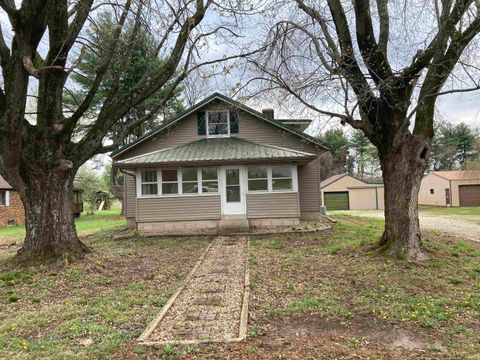 Photo of 151 N Whitelock Avenue, Petersburg, IN 47567 (MLS # 202611280)
