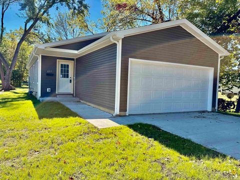 Photo of 837 Taylor Street, Elkhart, IN 46516 (MLS # 202540978)