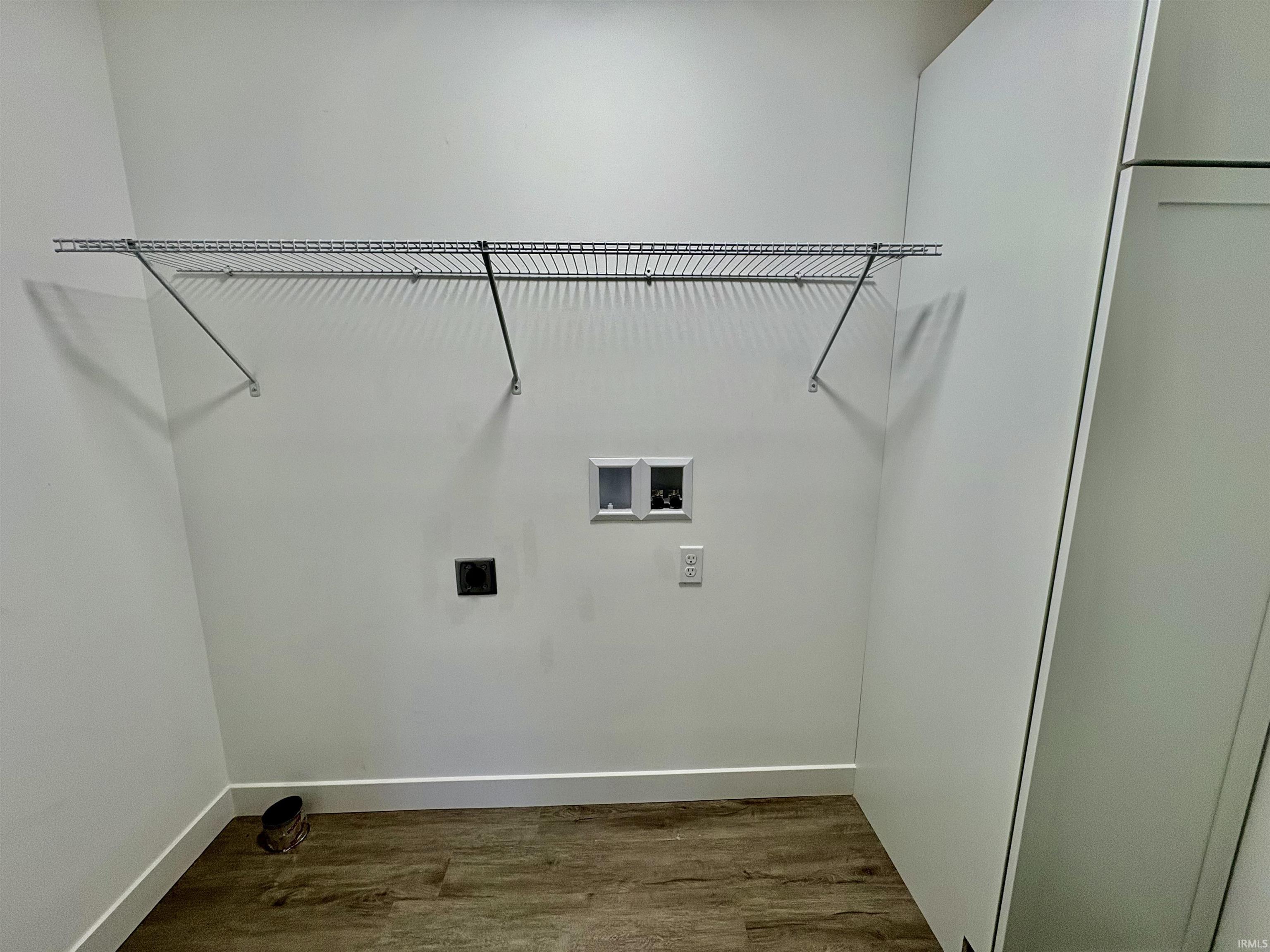 Elkhart, Indiana 46516, United States, 3 Bedrooms Bedrooms, ,2 BathroomsBathrooms,Residential,Pending,224643