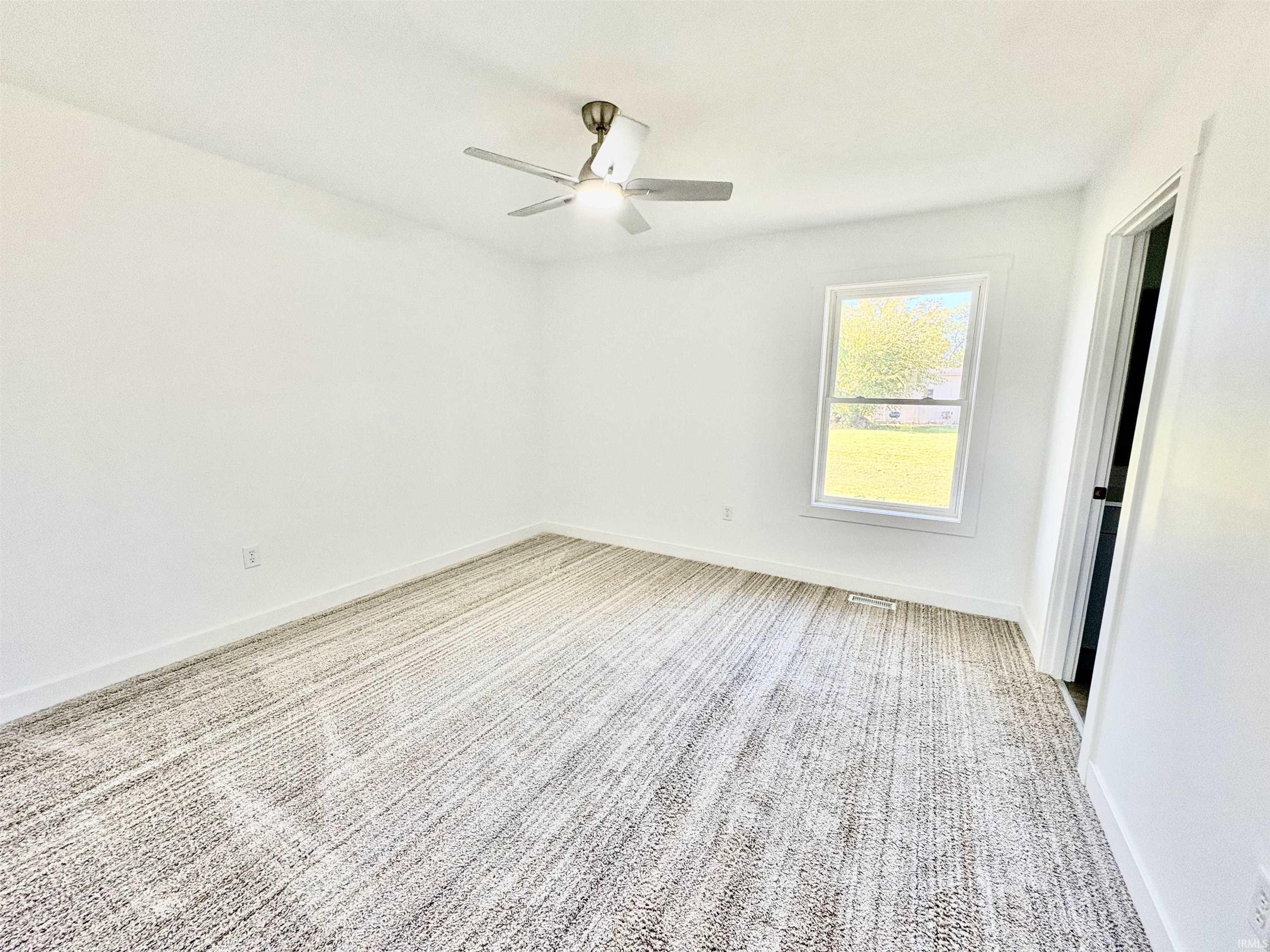 Elkhart, Indiana 46516, United States, 3 Bedrooms Bedrooms, ,2 BathroomsBathrooms,Residential,Pending,224643