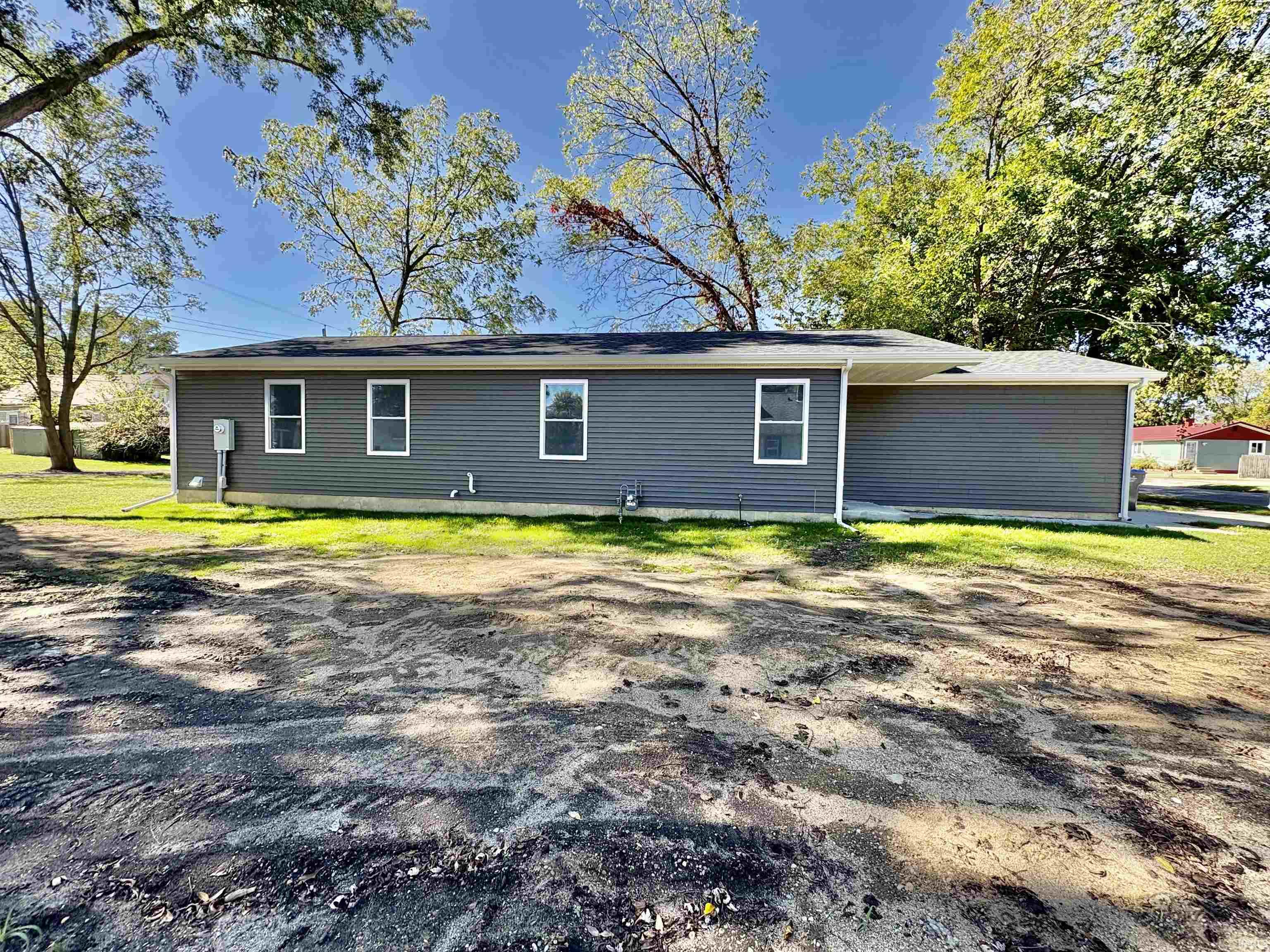 Elkhart, Indiana 46516, United States, 3 Bedrooms Bedrooms, ,2 BathroomsBathrooms,Residential,Pending,224643