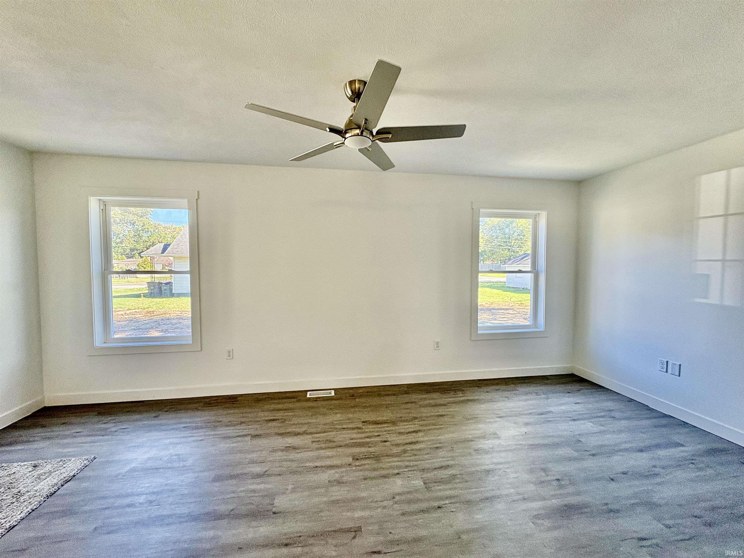 Elkhart, Indiana 46516, United States, 3 Bedrooms Bedrooms, ,2 BathroomsBathrooms,Residential,Pending,224643