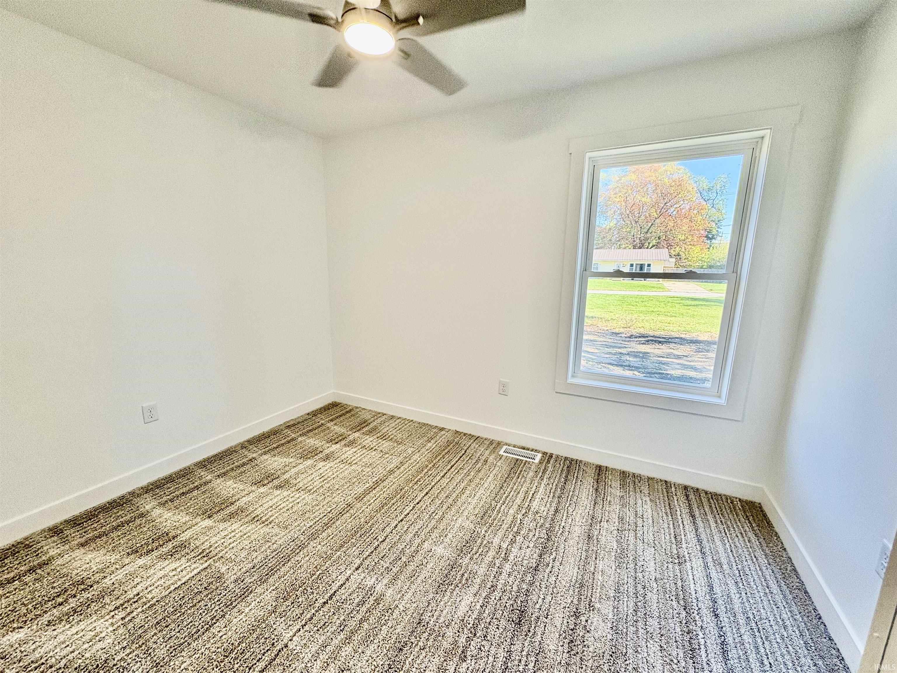 Elkhart, Indiana 46516, United States, 3 Bedrooms Bedrooms, ,2 BathroomsBathrooms,Residential,Pending,224643