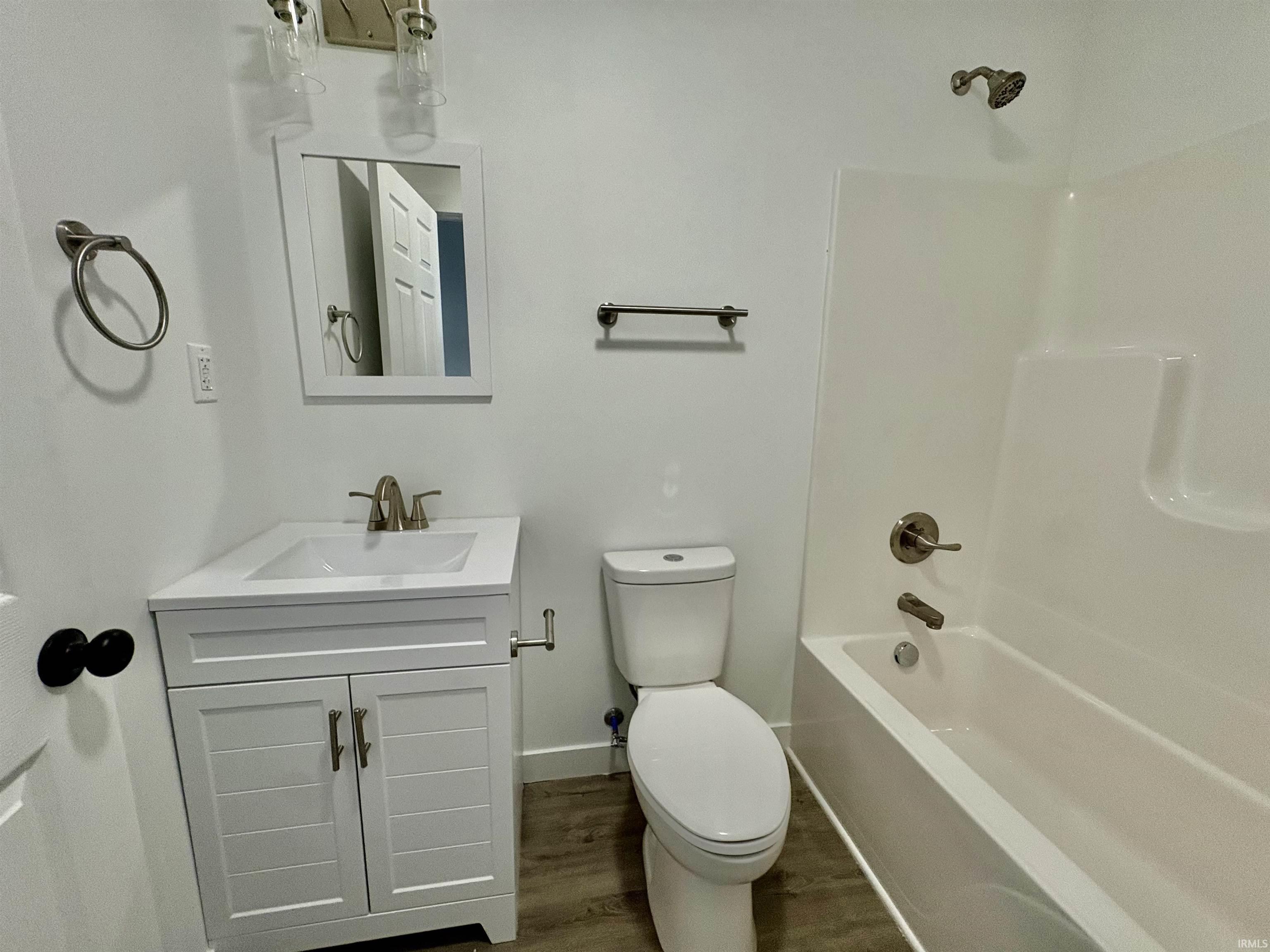 Elkhart, Indiana 46516, United States, 3 Bedrooms Bedrooms, ,2 BathroomsBathrooms,Residential,Pending,224643