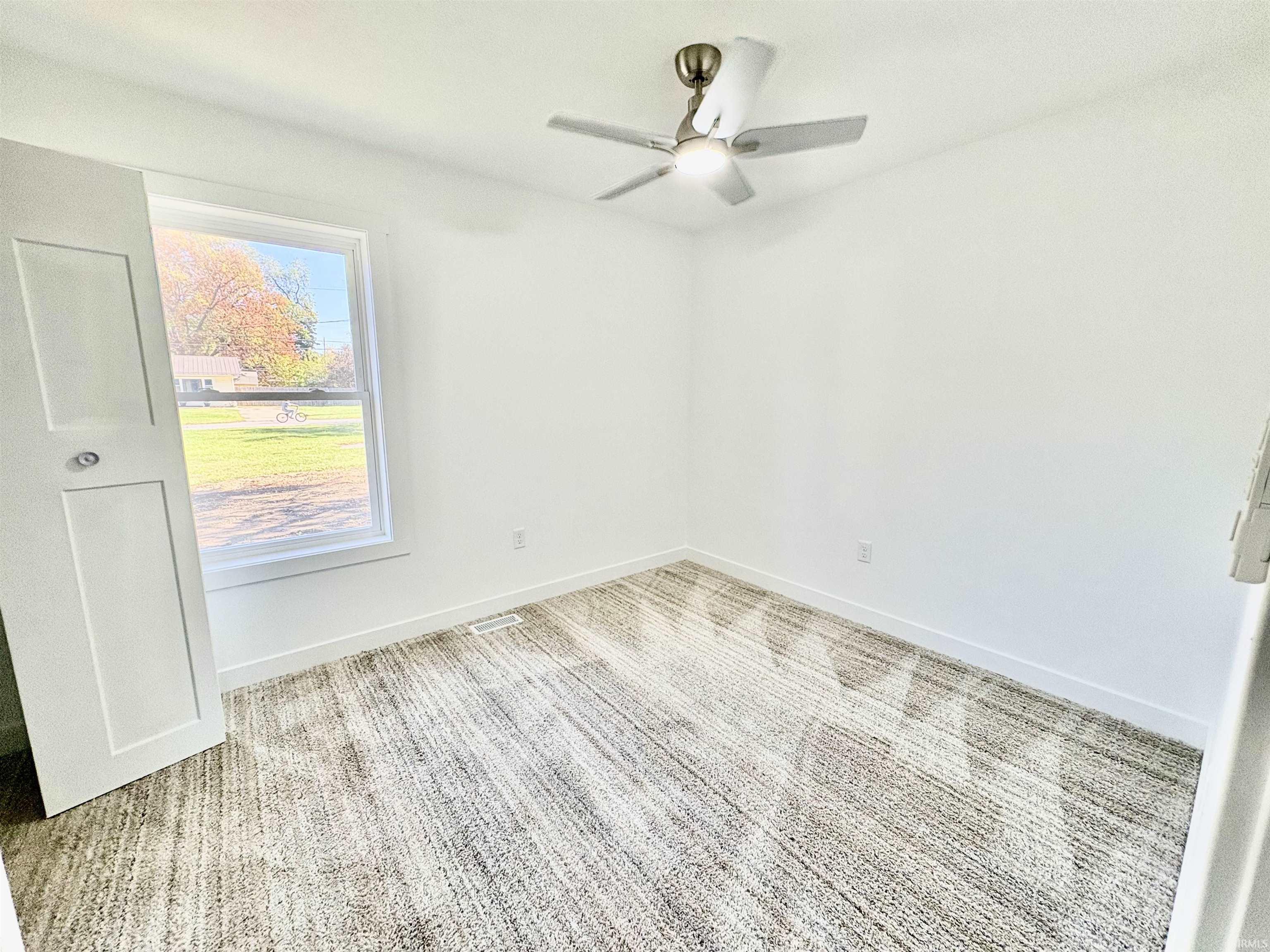 Elkhart, Indiana 46516, United States, 3 Bedrooms Bedrooms, ,2 BathroomsBathrooms,Residential,Pending,224643