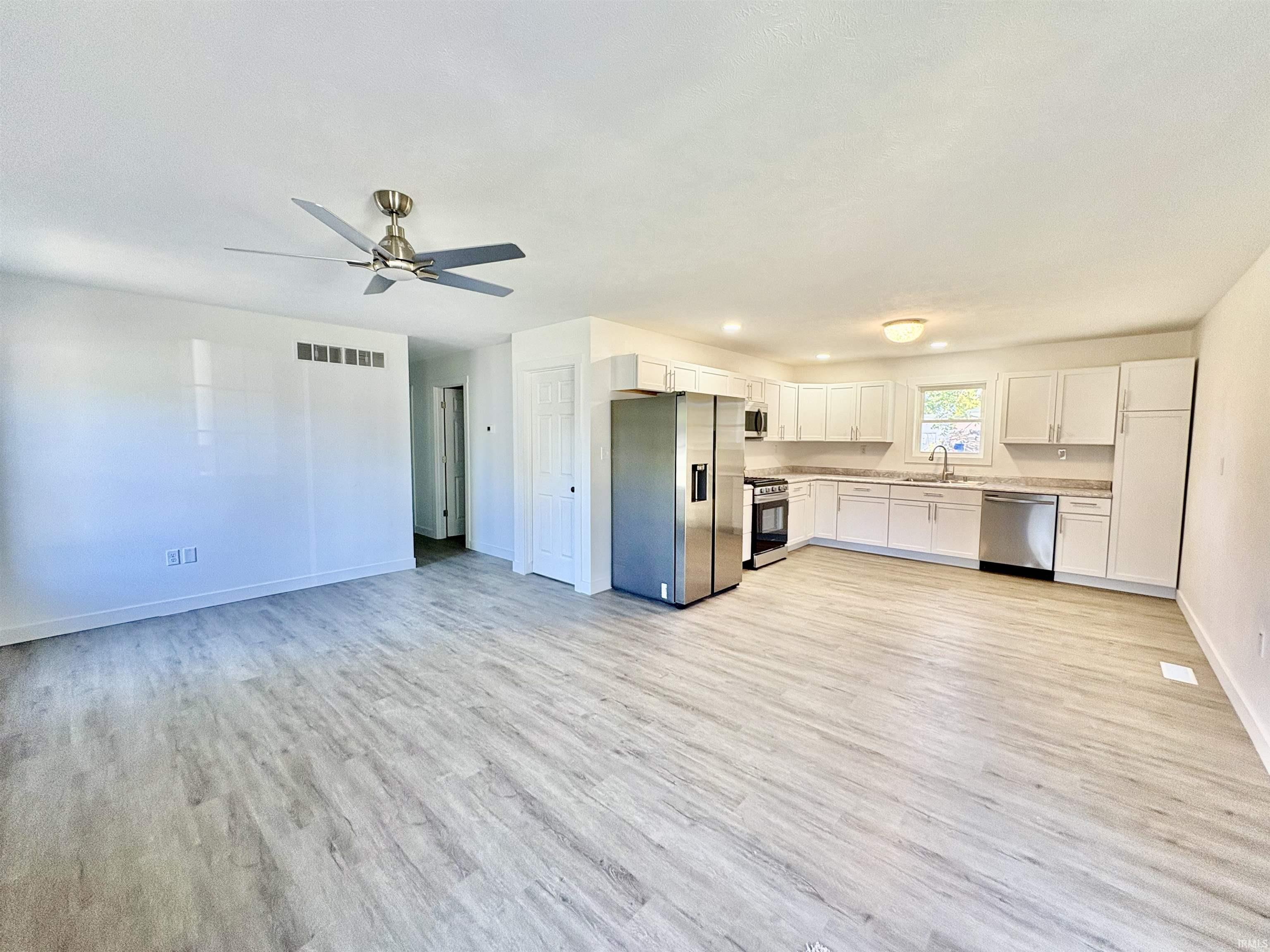 Elkhart, Indiana 46516, United States, 3 Bedrooms Bedrooms, ,2 BathroomsBathrooms,Residential,Pending,224643