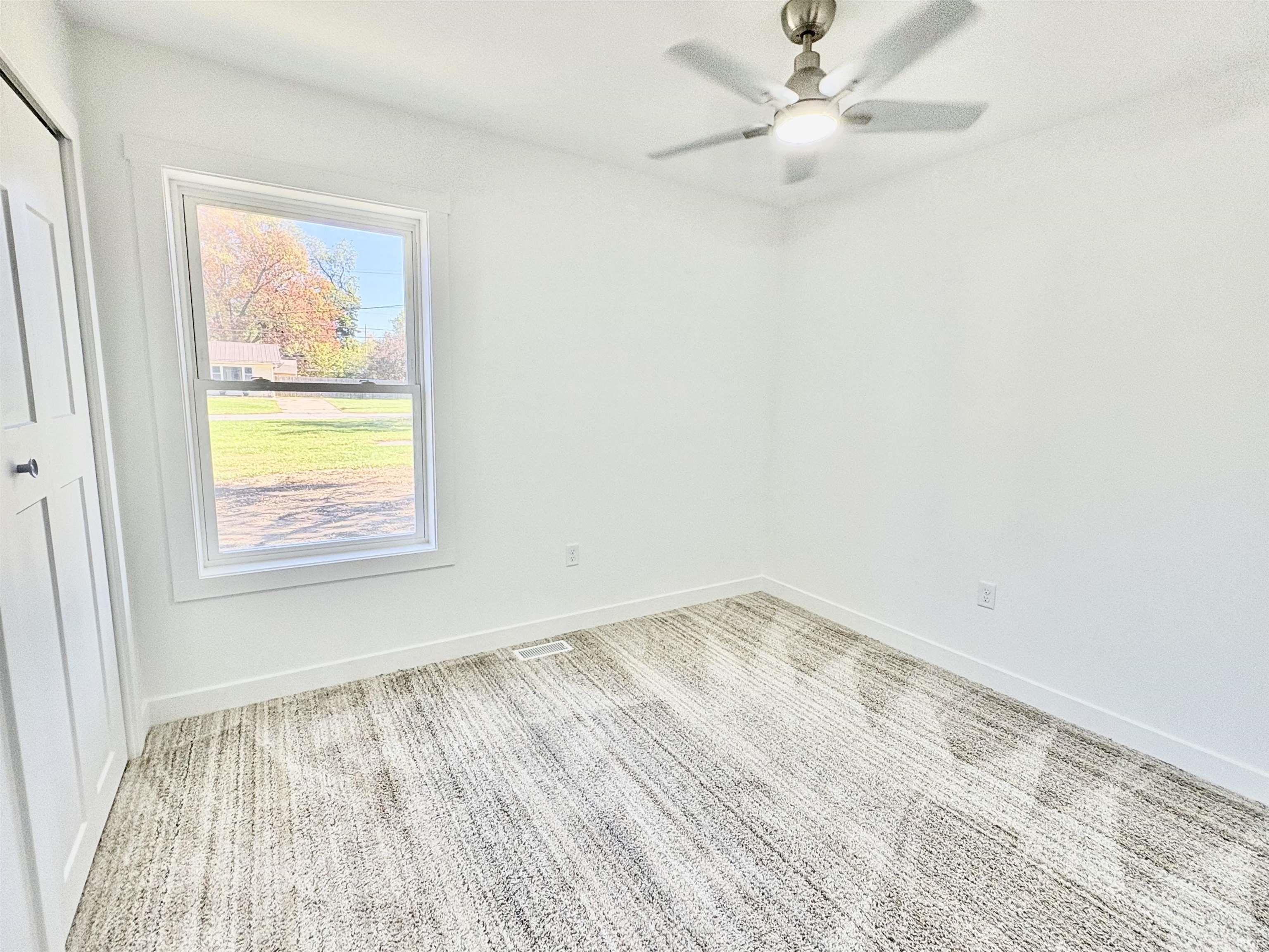 Elkhart, Indiana 46516, United States, 3 Bedrooms Bedrooms, ,2 BathroomsBathrooms,Residential,Pending,224643