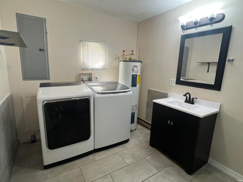 Tiny photo for 527 W Jefferson Street, Kokomo, IN 46901 (MLS # 202617262)