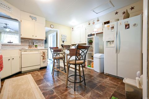 Tiny photo for 916 E FISCHER Street, Kokomo, IN 46901 (MLS # 202620025)