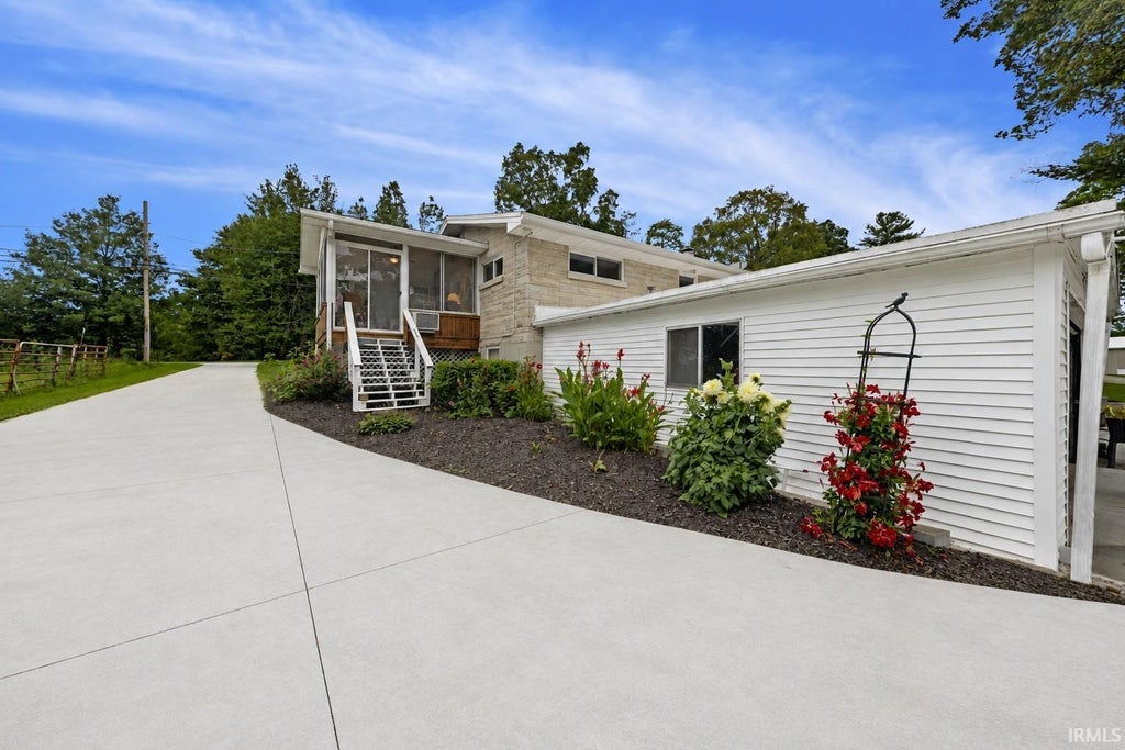 Photo of 7559 Old Boonville Highway, Evansville, IN 47715 (MLS # 202632966)