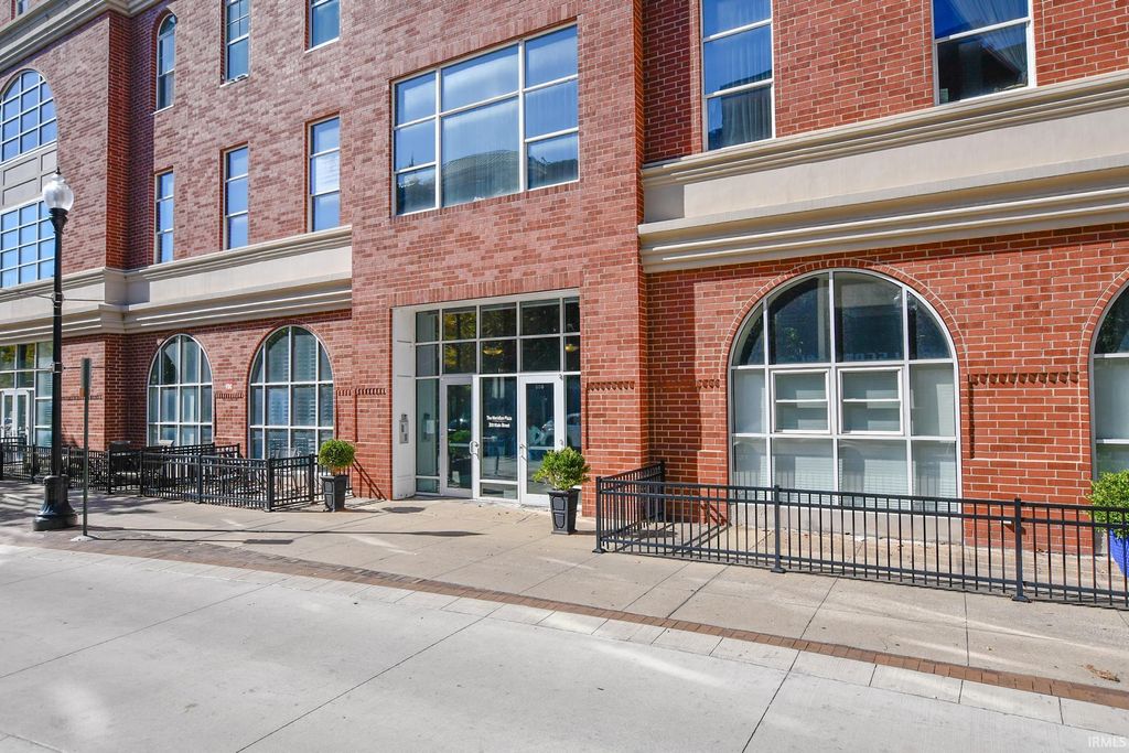 Photo of 300 Main Street #2C, Evansville, IN 47708 (MLS # 202541869)