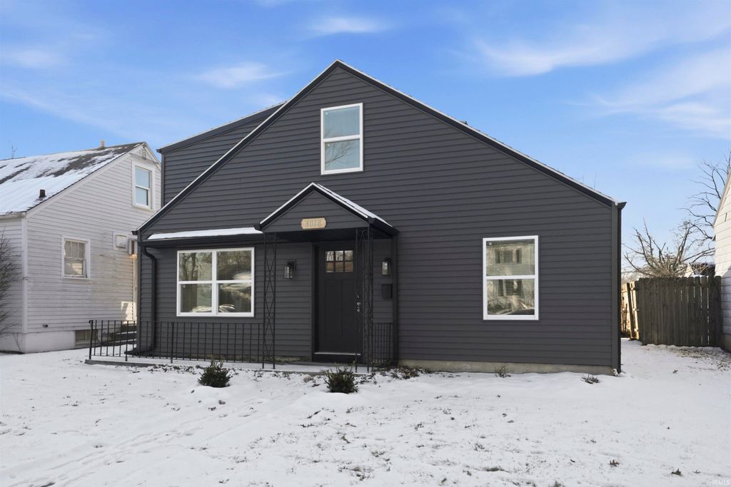 Photo of 4018 South park Drive, Fort Wayne, IN 46806 (MLS # 202549822)