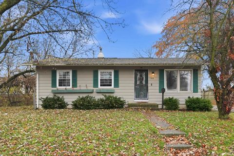 Photo of 1406 Bethany Lane, Fort Wayne, IN 46825 (MLS # 202547428)