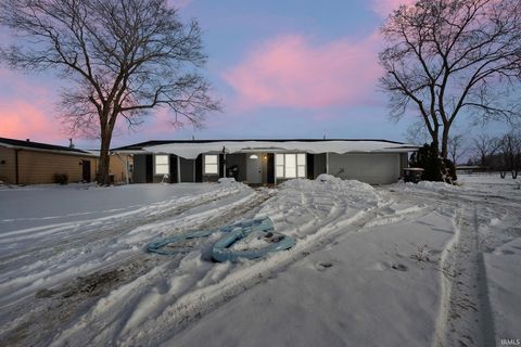 Photo of 7845 Chinchilla Lane, Fort Wayne, IN 46816 (MLS # 202603472)