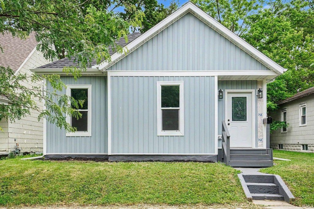 Photo of 612 N Frances Street, South Bend, IN 46617 (MLS # 202621176)