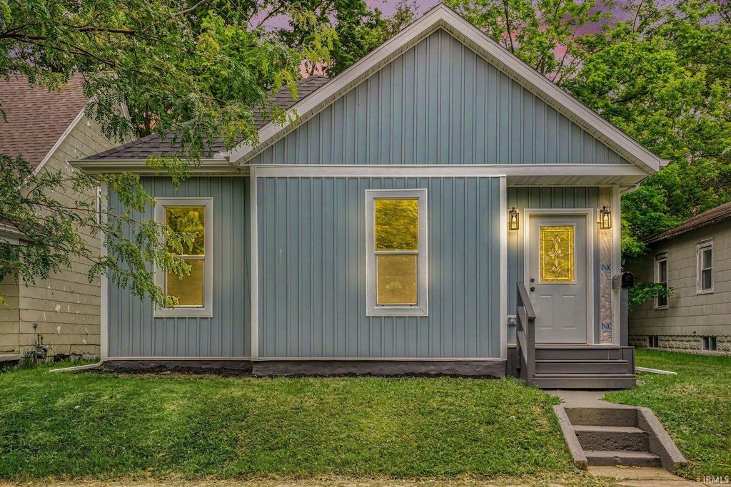 Photo of 612 N Frances Street, South Bend, IN 46617 (MLS # 202621176)