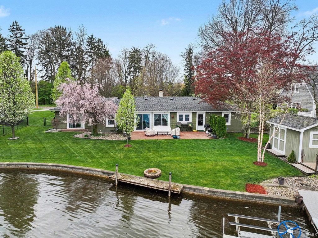 Photo of 1201 Greenleaf Boulevard, Elkhart, IN 46514 (MLS # 202613321)