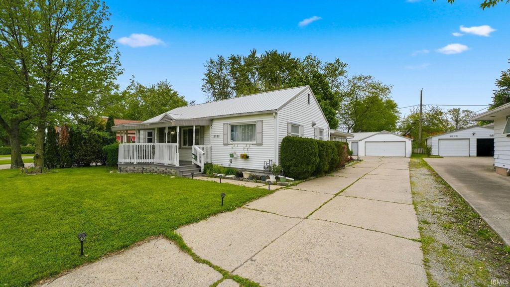 Photo of 5525 Fairfield Avenue, Fort Wayne, IN 46807 (MLS # 202619115)