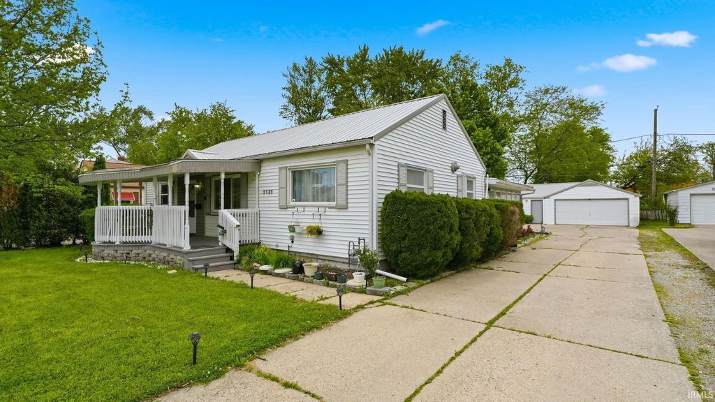 Photo of 5525 Fairfield Avenue, Fort Wayne, IN 46807 (MLS # 202619115)