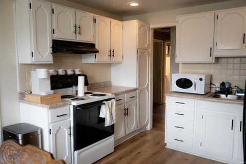 Tiny photo for 528 Somerset Drive, Kokomo, IN 46902 (MLS # 202607097)