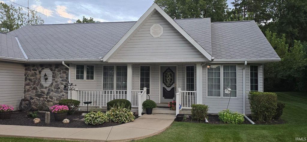 Photo of 923 W Chapel Pike Pike, Marion, IN 46952 (MLS # 202606383)