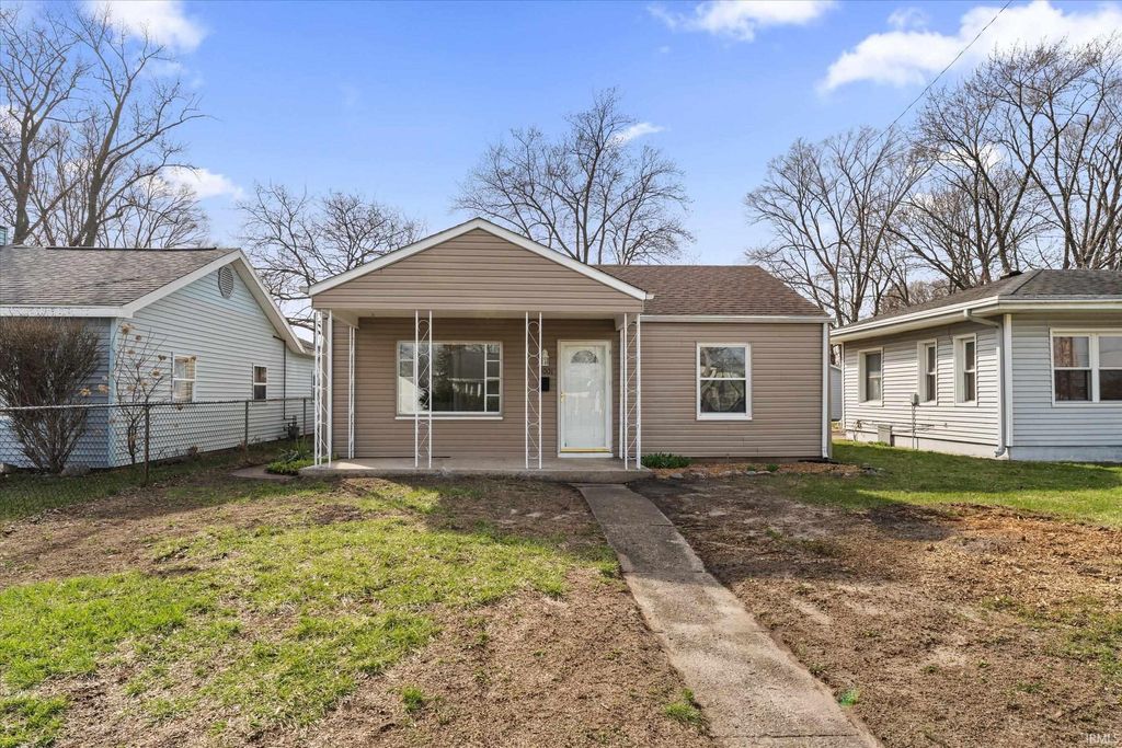 Photo of 1001 Carlton Street, Mishawaka, IN 46544 (MLS # 202609423)