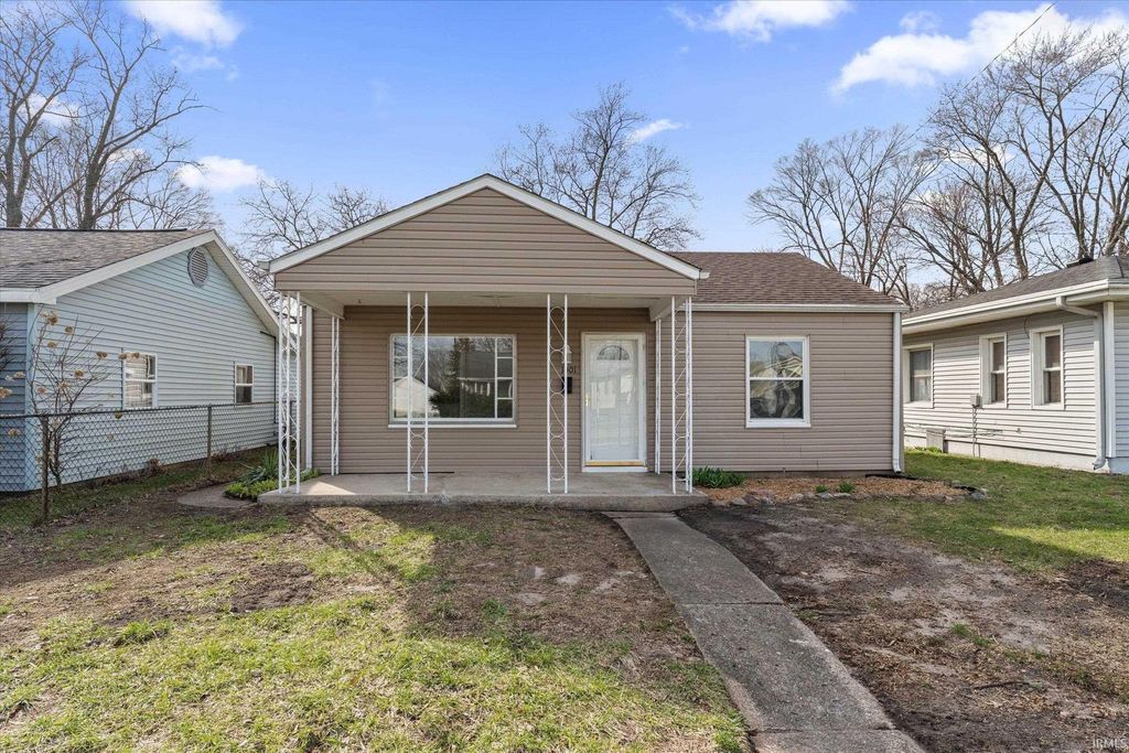 Photo of 1001 Carlton Street, Mishawaka, IN 46544 (MLS # 202609423)