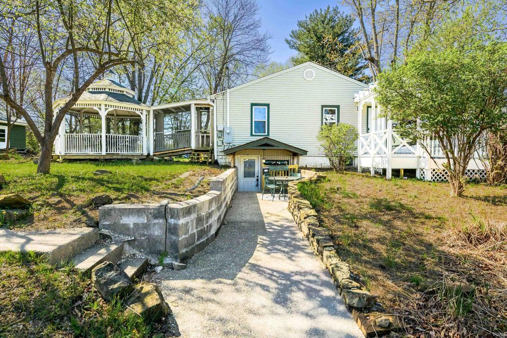 Photo of 901 S Lincoln Street, Bloomington, IN 47401 (MLS # 202612513)