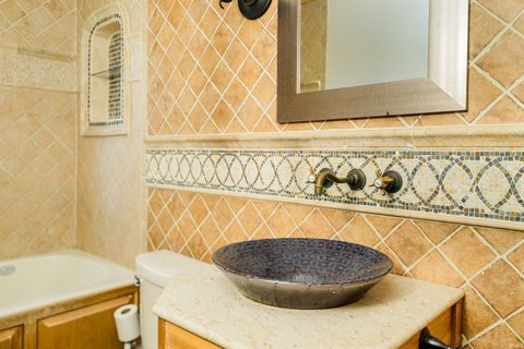 Tiny photo for 901 S Lincoln Street, Bloomington, IN 47401 (MLS # 202612513)