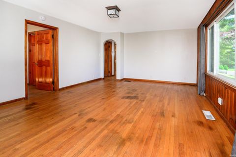 Tiny photo for 901 S Lincoln Street, Bloomington, IN 47401 (MLS # 202612513)