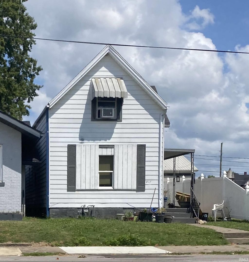 Photo of 817 W FRANKLIN Street, Evansville, IN 47710 (MLS # 202541497)
