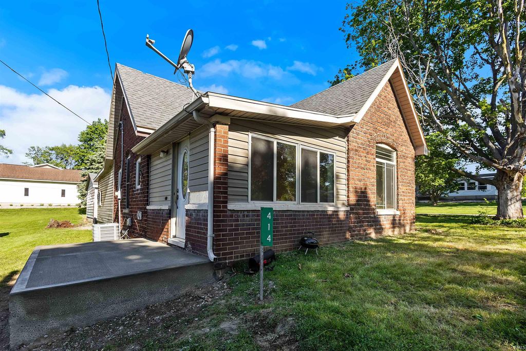 Photo of 414 Dewey Street, Veedersburg, IN 47987 (MLS # 202618869)