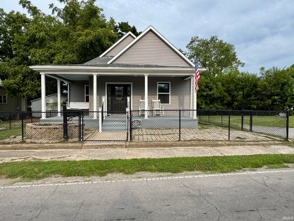 Photo of 121 N Embree Street, Princeton, IN 47670 (MLS # 202631928)