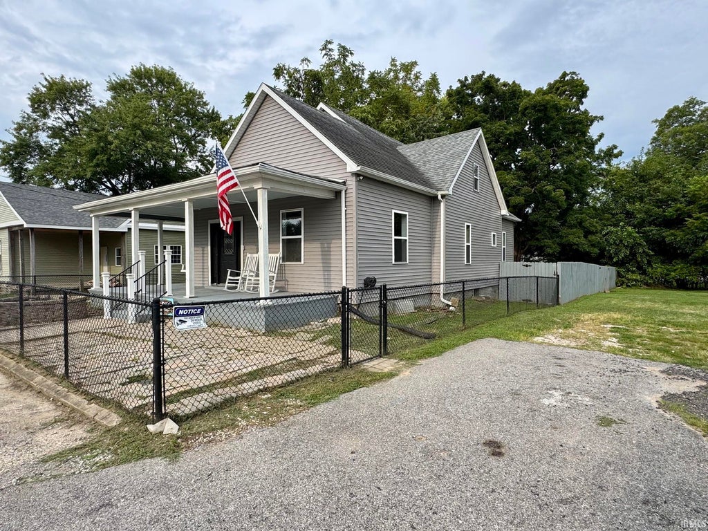 Photo of 121 N Embree Street, Princeton, IN 47670 (MLS # 202631928)