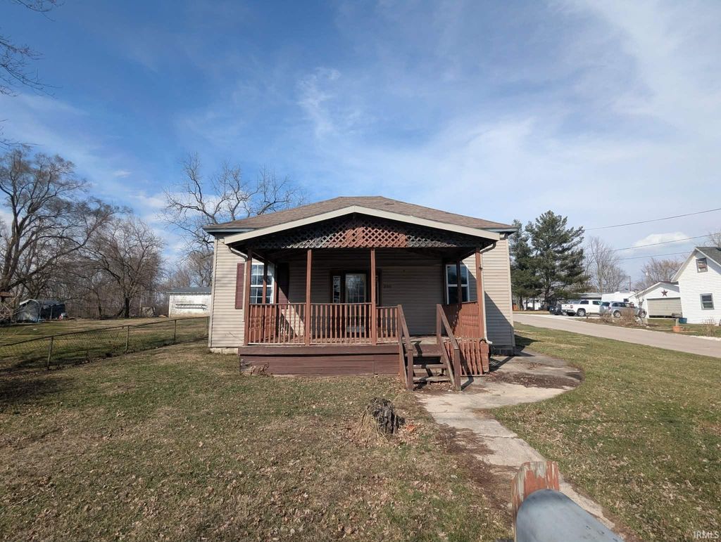 Photo of 200 W 7Th Street, Hartford City, IN 47348 (MLS # 202607366)