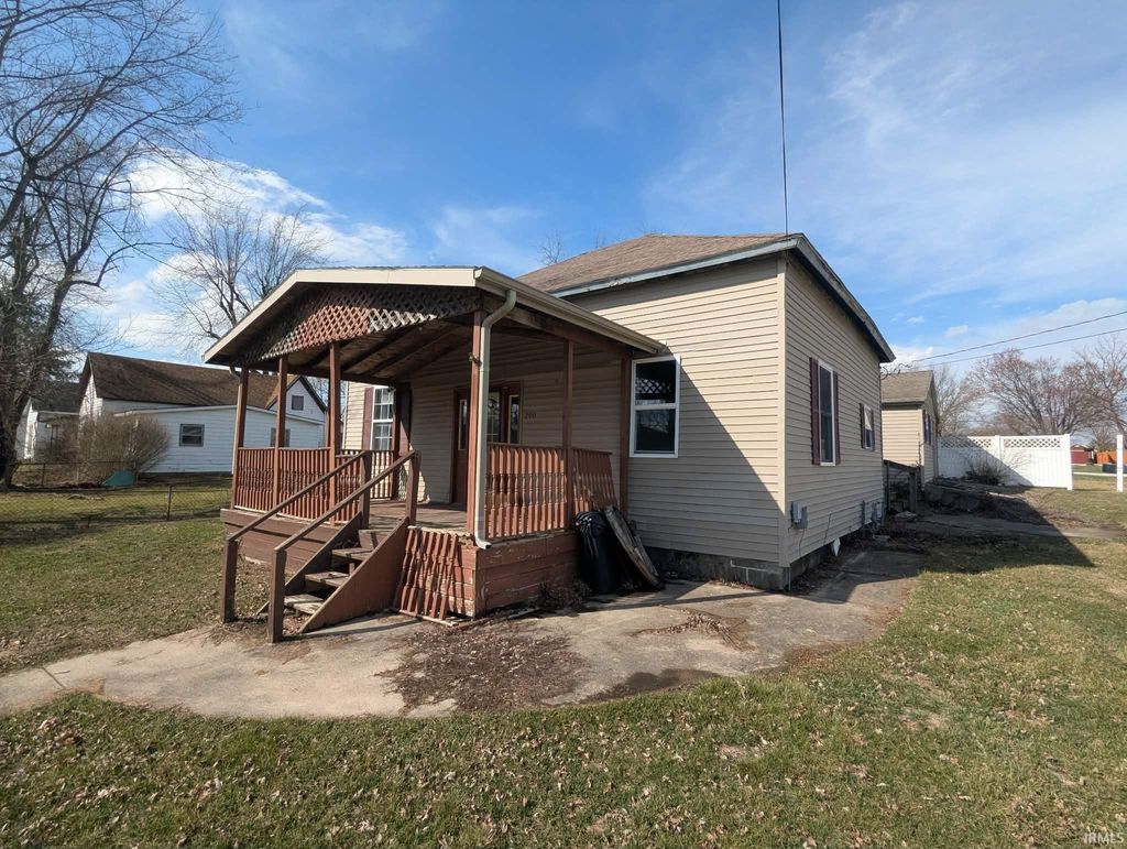 Photo of 200 W 7Th Street, Hartford City, IN 47348 (MLS # 202607366)