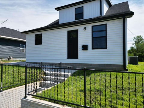 Tiny photo for 716 S 9th Street, Petersburg, IN 47567 (MLS # 202620505)