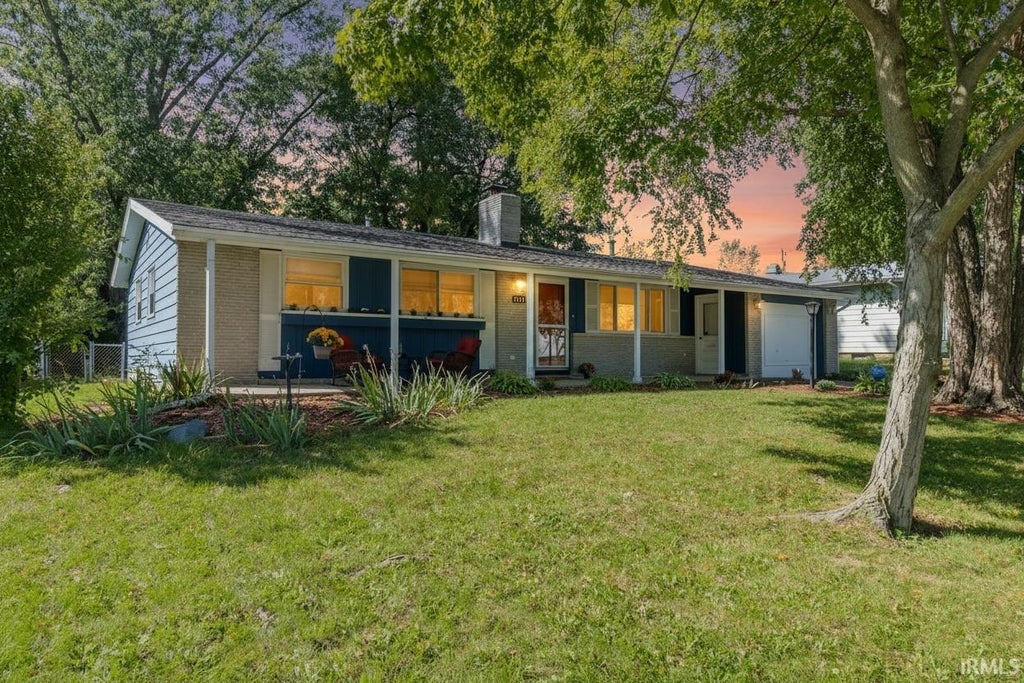 Photo of 2811 Bosworth Drive, Fort Wayne, IN 46805 (MLS # 202640563)