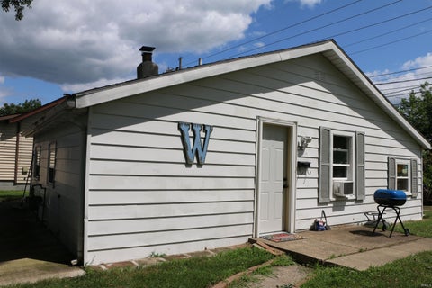 Tiny photo for 1617 1/2 E 4th Street, Mishawaka, IN 46544 (MLS # 202634999)