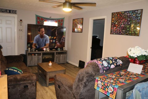 Tiny photo for 1617 1/2 E 4th Street, Mishawaka, IN 46544 (MLS # 202634999)