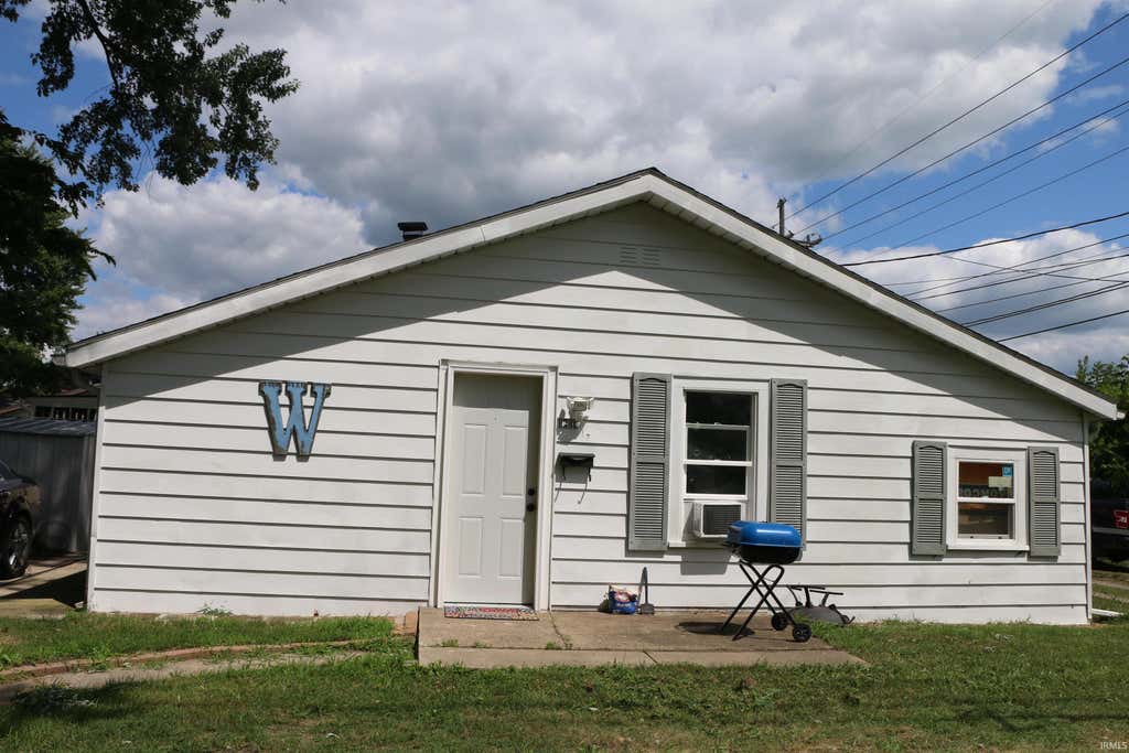 Photo of 1617 1/2 E 4th Street, Mishawaka, IN 46544 (MLS # 202634999)