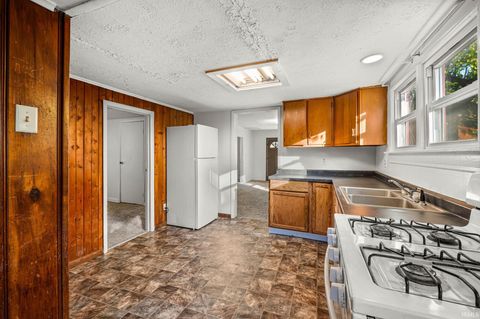 Tiny photo for 2205 Vinton Street, Lafayette, IN 47904 (MLS # 202544154)