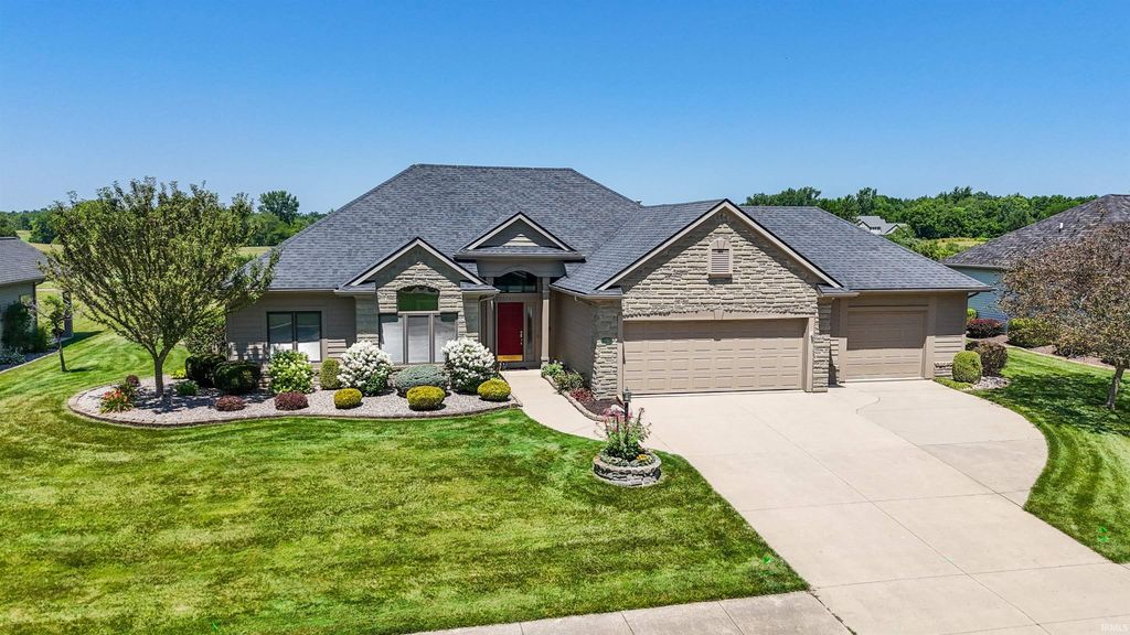 Photo of 2512 Cobblestone Lane, Kendallville, IN 46755 (MLS # 202627204)