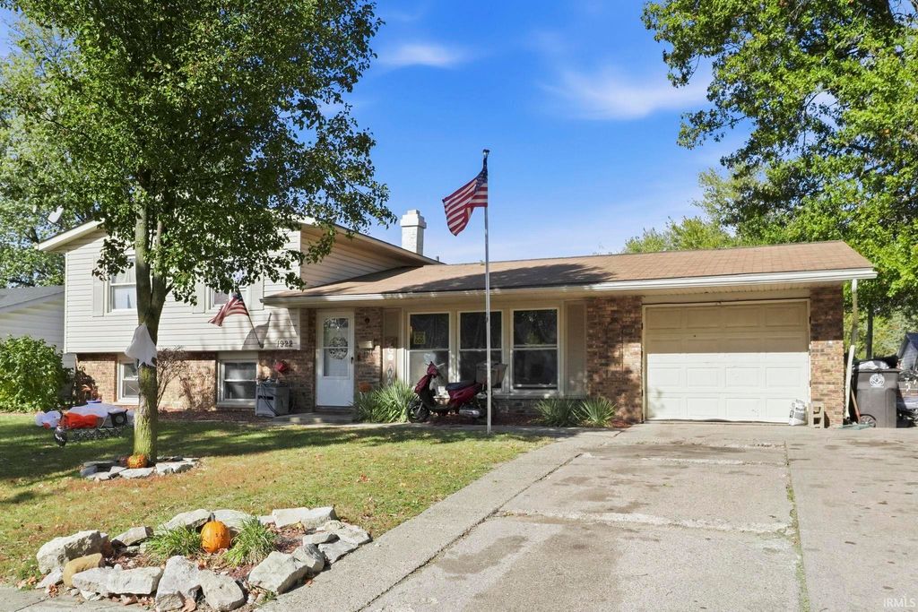 Photo of 1922 Legoma Drive, Fort Wayne, IN 46819 (MLS # 202548075)