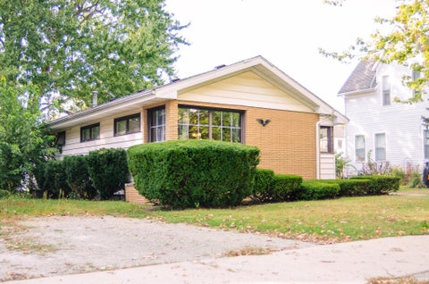 Tiny photo for 605 N Main Street, Bourbon, IN 46504 (MLS # 202644889)