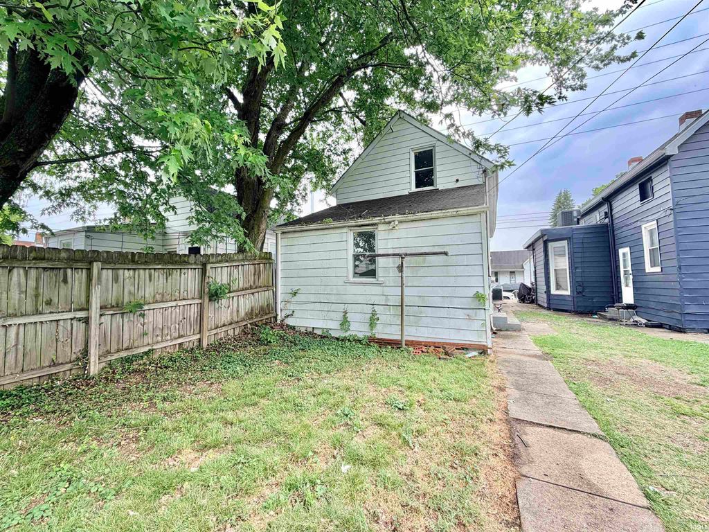 Photo of 2115 W Iowa Street, Evansville, IN 47712 (MLS # 202615225)